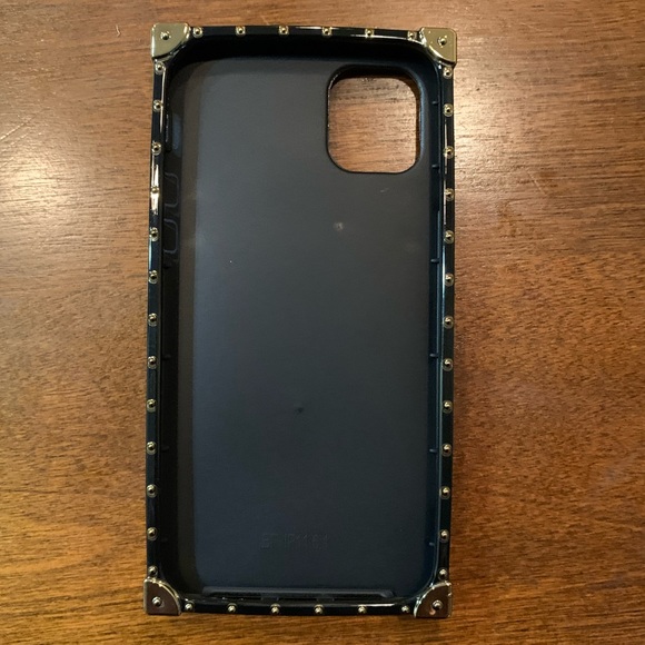 *LAST ONE* Trunk Style iPhone 11 Pro Case - Picture 4 of 9